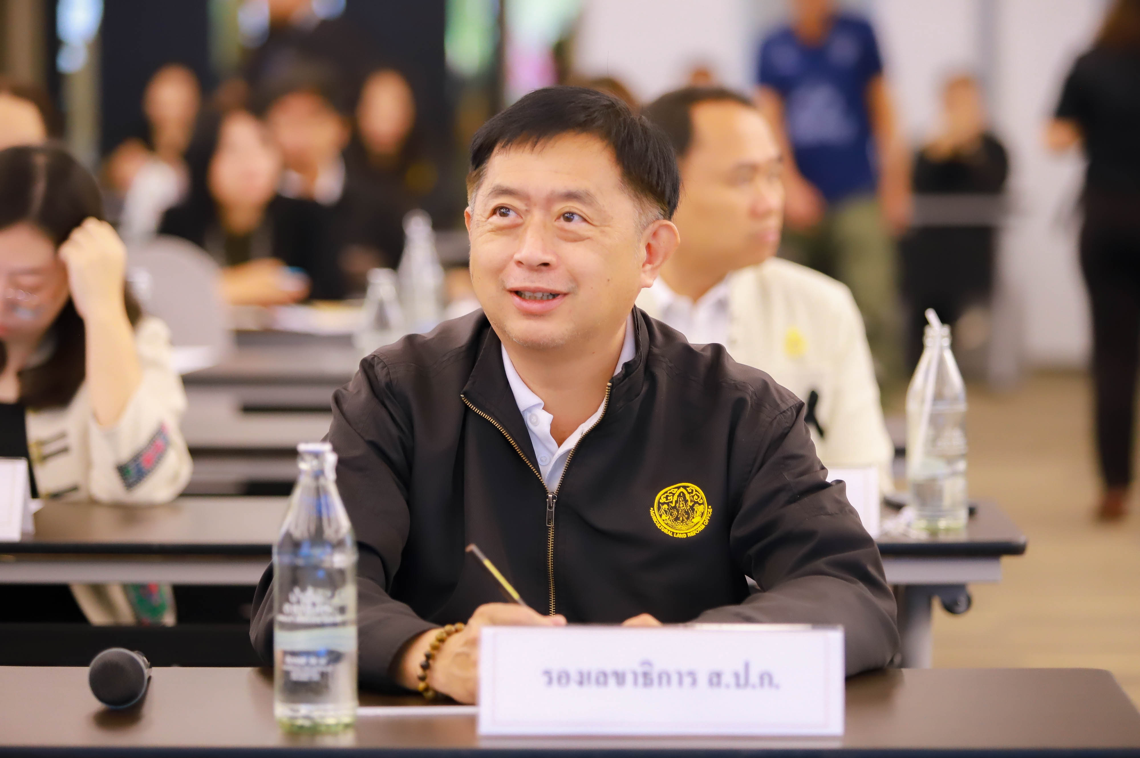 title - สะท้อนมุมมอง กำหนดทิศทาง 51 ปี ส.ป.ก. จัดที่ดินกว่า 36 ล้านไร่ หนุนเกษตรกร 2.98 ล้านครัวเรือน เลขาธิการ ส.ป.ก. เปิดสัมมนาฯ ยกระดับการทำงานมุ่งตอบโจทย์เกษตรกรในบริบทใหม่